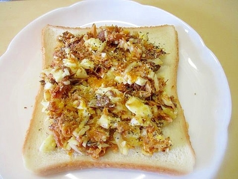 食パンでサバ缶とゆで卵のアレンジパン